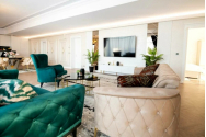 Penthouse în Vaslui, amenajat în uscătorul unui bloc. Este închiriat cu 700 lei/noapte. Culmea, reclamanții sunt anchetați