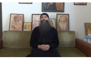Părintele Pimen de pe Athos critică dur românii care au animale de companie: Au ajuns să aibă doi câini, două mâţe în casă şi 10 avorturi