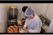 La cantina UTI lucrează și studenți din Indonezia!