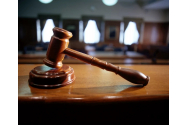 Și-a bătut mama septuagenară și aproape că și-a ucis fratele. Pedeapsa primită de agresorul fără inimă