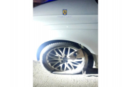 Un şofer de 21 de ani, fără permis, nu a putut fi oprit de poliţişti decât cu un dispozitiv spike