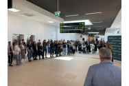 Moment unic pe Aeroportul Iași, în ziua istorică a României în Air Schengen. Călătorii, întâmpinați cu o expoziție inedită a Romanian Creative Week