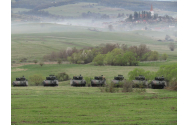 La Cincu, Brigada Internațională Sud – Est a marcat 75 de ani de la înființarea NATO cu un amplu exercițiu de tragere