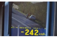 Motociclist care „zbura” cu 242 km/h, prins de polițiști. '242. Nu sunt numere la loto'