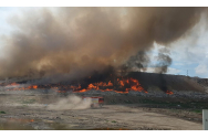 Arde o groapă de gunoi de la Galați