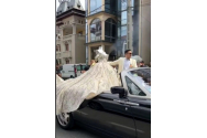 Nuntă cu mare fast în Teleorman: paradă cu mașini scumpe și străzi blocate. Un Rolls Royce decapotabil a transportat rochia de mireasă