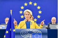 „Ceremonie” de arborare a steagului LGBT la Comisia Europeană. Ursula: Azi și în fiecare zi, sunt mândră să fiu alături de comunitatea LGBT