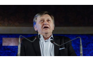 Se aruncă o nouă petardă: Crin Antonescu președinte. Nu o mușcă nimeni