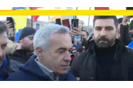 Călin Georgescu, în mijlocul protestatarilor din Piața Victoriei