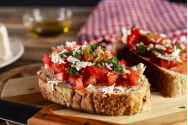 Bruschetta – gustul simplu al rafinamentului italian care cucerește lumea