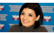 Imagini virale! Lavinia Șandru, atac la 'matrioșka' Elena Lasconi: 'Masconi, Retrage-te!'