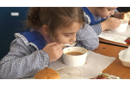   Abandonul școlar, combătut cu programul „Masa caldă”
