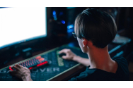 Un hacker de 15 ani, din Italia, se distra schimbând notele din cataloagele electronice. Apoi a deviat rutele unor petroliere