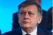 Crin Antonescu s-a urcat la manșa avionului 'în picaj' numit România: 'Mi-aș dori voturile lui Călin Georgescu'