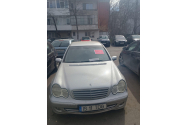 Zeci de mașini abandonate pe domeniul public, trimise la „fier vechi