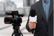 A început experimentul care ar putea elimina meseria de jurnalist: Cititorii au reacționat deja