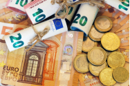 Euro ar putea trece de 5 lei, în câteva săptămâni