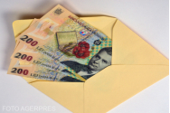 Ce trebuie să facă românii care au bani puși deoparte în lei, conform lui Adrian Negrescu