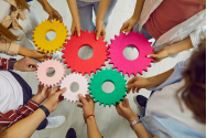 Teambuilding multisenzorial: 6 activități care implică miros, gust, atingere și sunet   