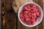 De ce să pui ouă crude în carnea tocată de porc. Trucul genial al bucătarilor