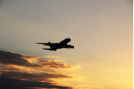 O mamă și cele două fiice, umilite deși plătiseră bilete la clasa business. Ce au pățit îmbarcarea în avion