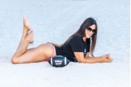 FOTO | Au început reclamele la Super Bowl. O vedetă Instagram, ipostaze provocatoare pe plajele din Miami