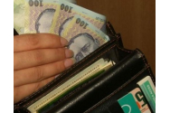O fată a sustras bani de pe cardul furat de la colega de cameră. Acum e trimisă în judecată