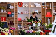 Cu cât a vândut această florăreasă un buchet de flori de 1 martie. Prețurile au explodat, ca de obicei!