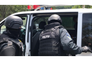 Descinderi la Iaşi! Mascații au ridicat mai multe persoane bănuite de TRAFIC DE DROGURI DE MARE RISC