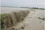 Prutul creste in continuare la intrarea in tara, depasind cu 124 de centimetri cota de inundatie la Oroftiana. Au inceput evacuarile