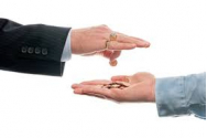 Amenzi între 1.000 şi 20.000 lei pentru discriminarea salariaţilor: legea a trecut de Parlament