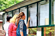 Jumătate dintre profesorii ieşeni au picat examenul de titularizare!