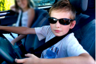 Şofer de 15 ani, cu sora minoră, dar gravidă, pe scaunul din dreapta