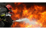 Incendiere cu cocktail molotov în Capitală! Bolid de lux, făcut SCRUM. Imagini de la fața locului